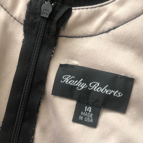 Black laces dress - Picture 4 of 5